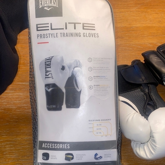 Everlast 12 Oz Pro Style Elite Gloves White Boxing Gloves - Picture 6 of 8